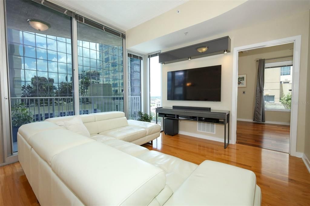 For Sale: $355,000 (2 beds, 2 baths, 1261 Square Feet)