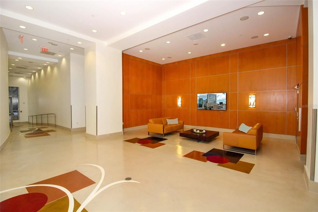 For Sale: $355,000 (2 beds, 2 baths, 1261 Square Feet)