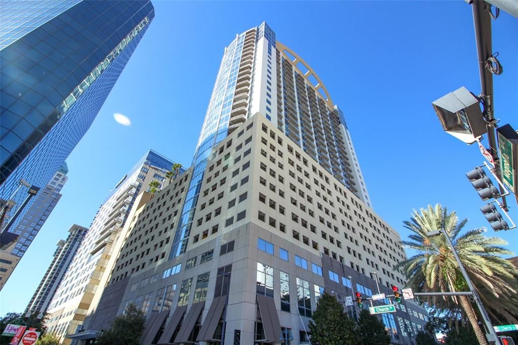 For Sale: $355,000 (2 beds, 2 baths, 1261 Square Feet)