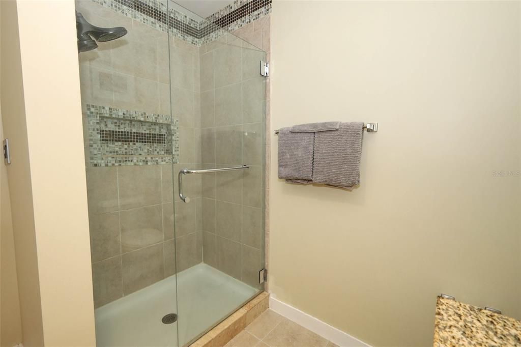 For Sale: $355,000 (2 beds, 2 baths, 1261 Square Feet)