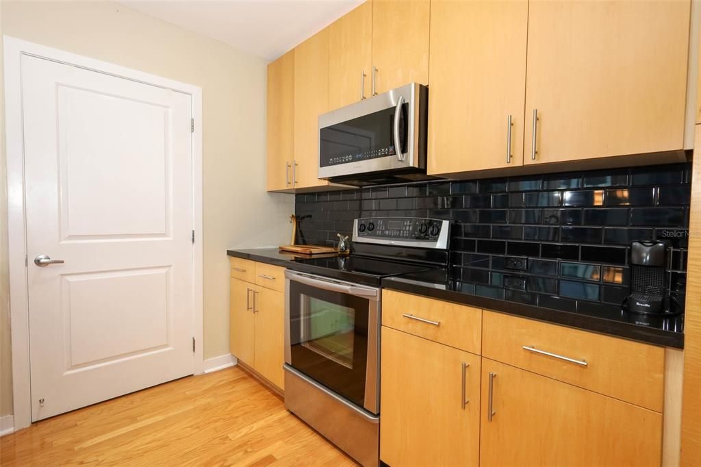 For Sale: $355,000 (2 beds, 2 baths, 1261 Square Feet)