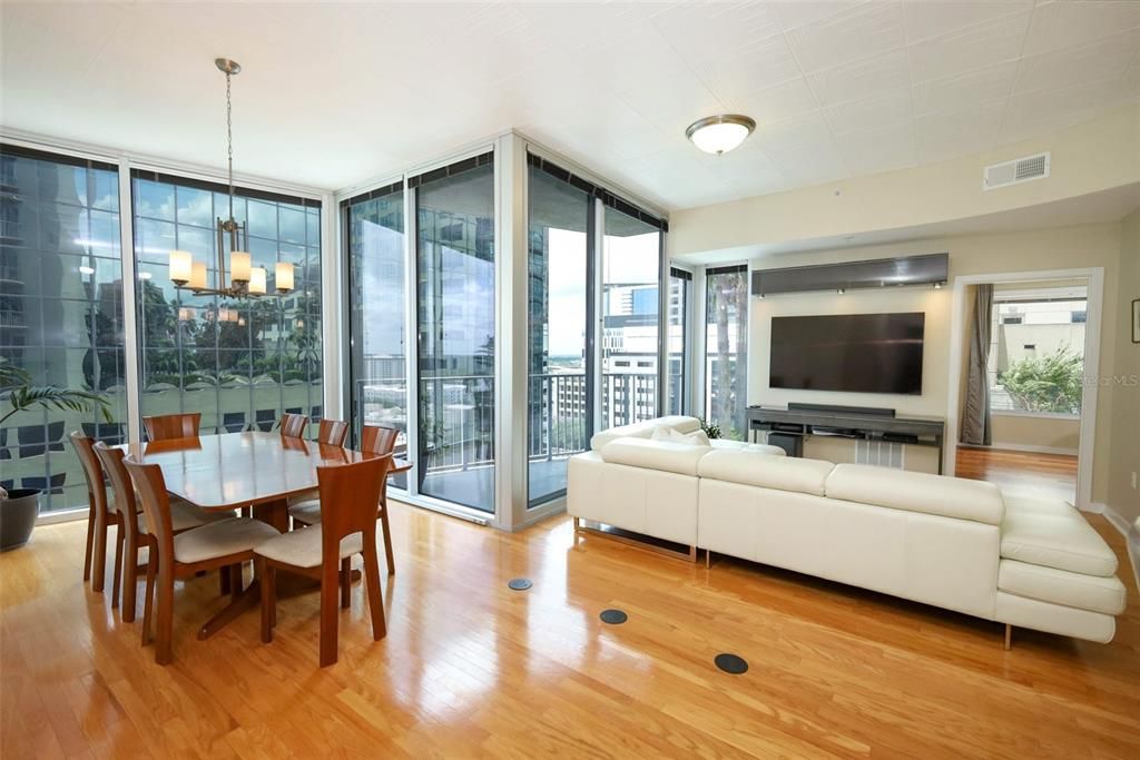 For Sale: $355,000 (2 beds, 2 baths, 1261 Square Feet)