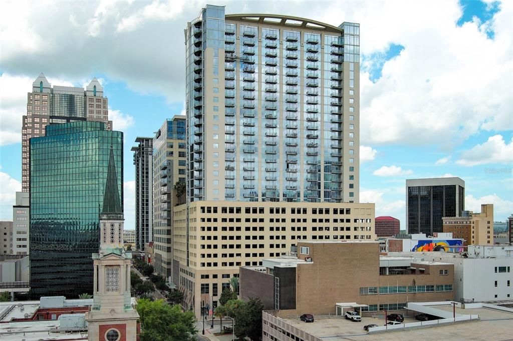 For Sale: $355,000 (2 beds, 2 baths, 1261 Square Feet)