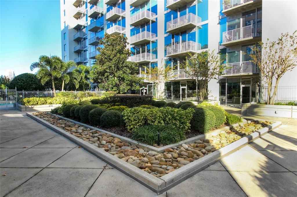 For Sale: $355,000 (2 beds, 2 baths, 1261 Square Feet)