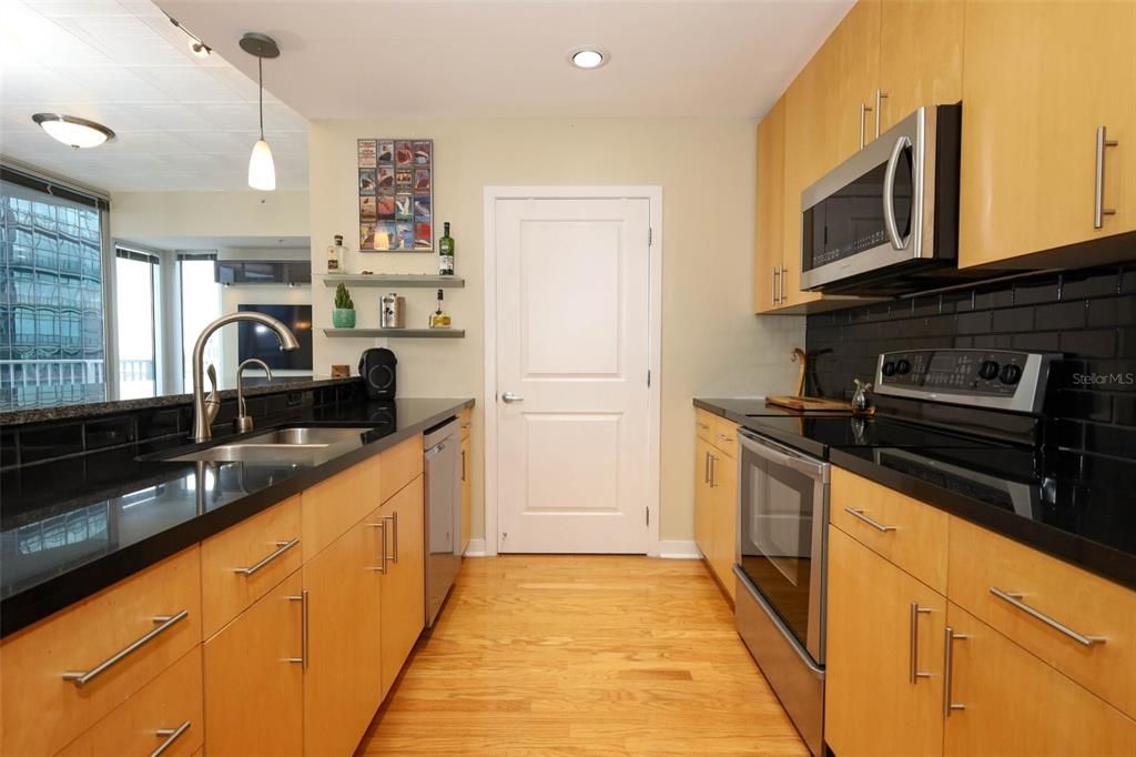 For Sale: $355,000 (2 beds, 2 baths, 1261 Square Feet)