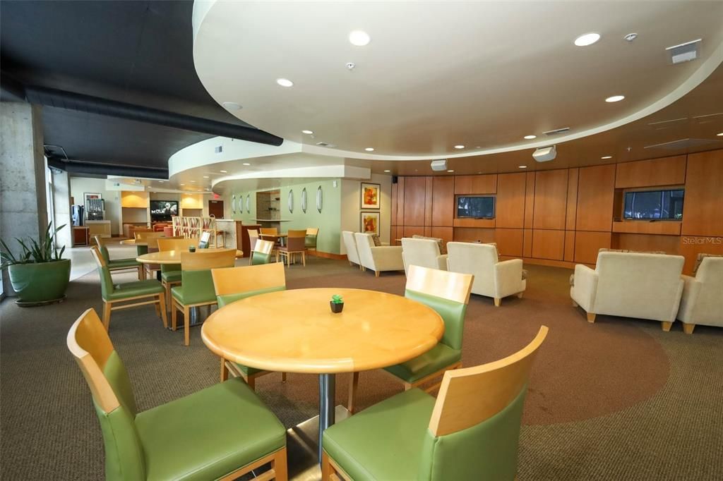 For Sale: $355,000 (2 beds, 2 baths, 1261 Square Feet)