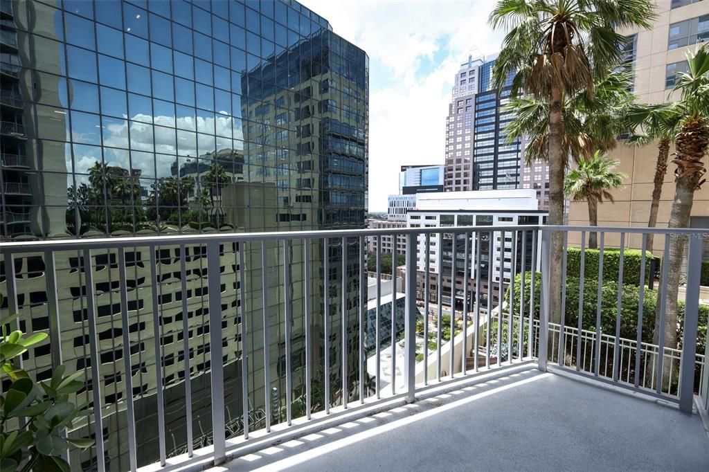 For Sale: $355,000 (2 beds, 2 baths, 1261 Square Feet)