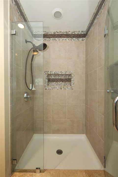 For Sale: $355,000 (2 beds, 2 baths, 1261 Square Feet)