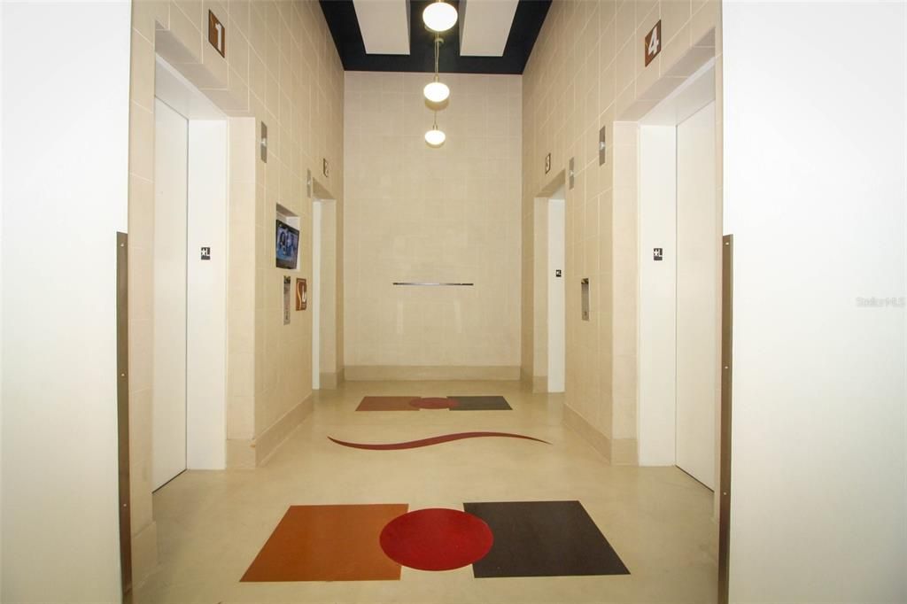 For Sale: $355,000 (2 beds, 2 baths, 1261 Square Feet)