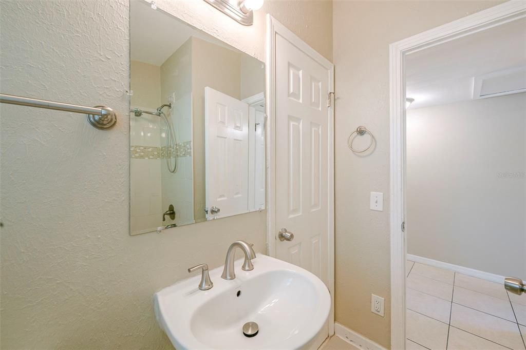 Activo con contrato: $195,000 (3 camas, 1 baños, 965 Pies cuadrados)