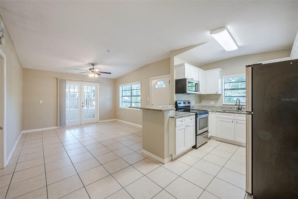 Activo con contrato: $195,000 (3 camas, 1 baños, 965 Pies cuadrados)