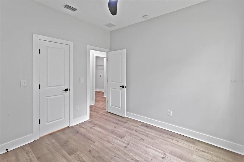 Activo con contrato: $2,500 (3 camas, 2 baños, 1648 Pies cuadrados)