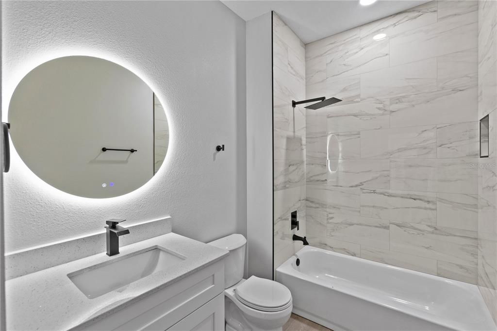 Activo con contrato: $2,500 (3 camas, 2 baños, 1648 Pies cuadrados)