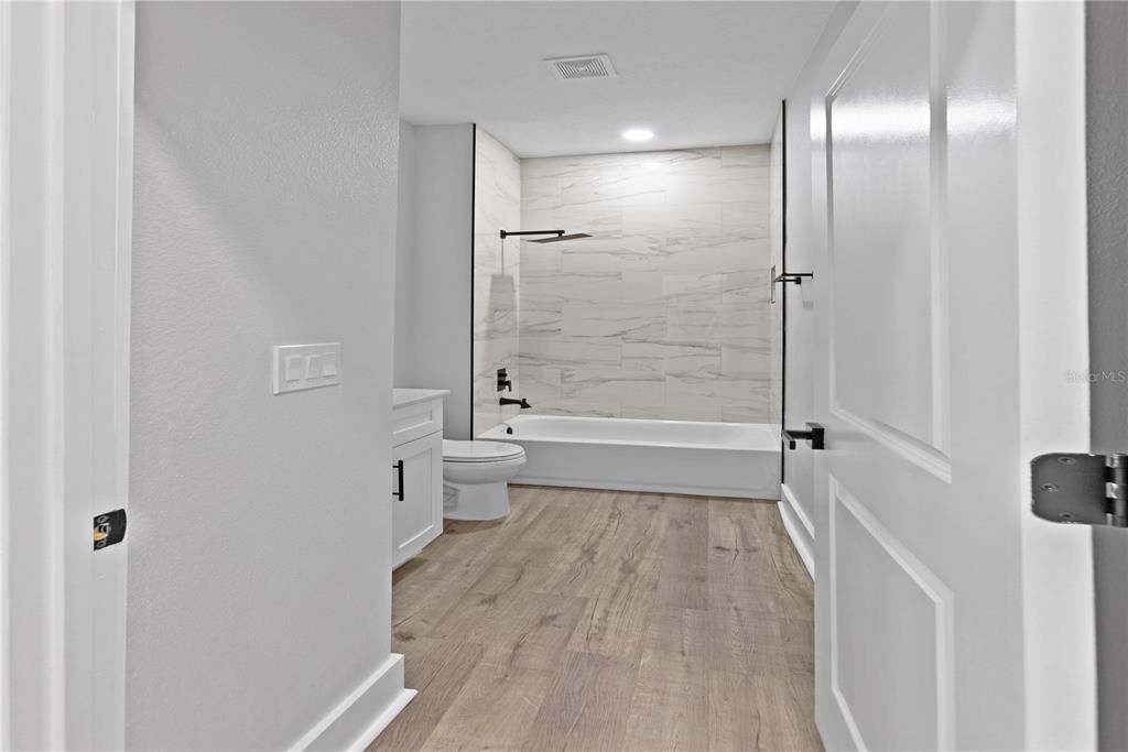 Activo con contrato: $2,500 (3 camas, 2 baños, 1648 Pies cuadrados)