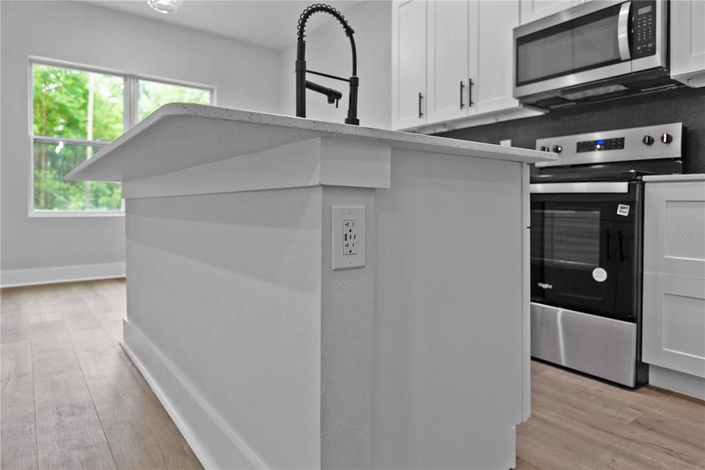 Activo con contrato: $2,500 (3 camas, 2 baños, 1648 Pies cuadrados)