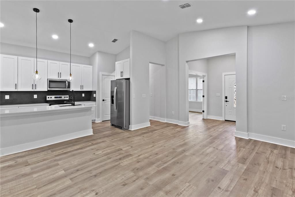 Activo con contrato: $2,500 (3 camas, 2 baños, 1648 Pies cuadrados)