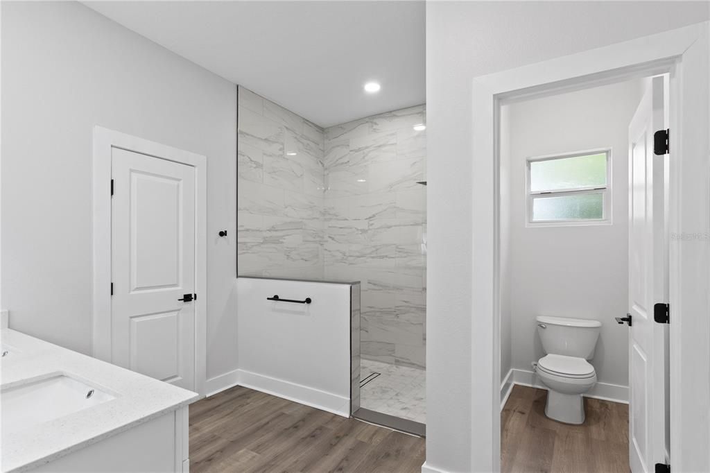 Activo con contrato: $2,500 (3 camas, 2 baños, 1648 Pies cuadrados)