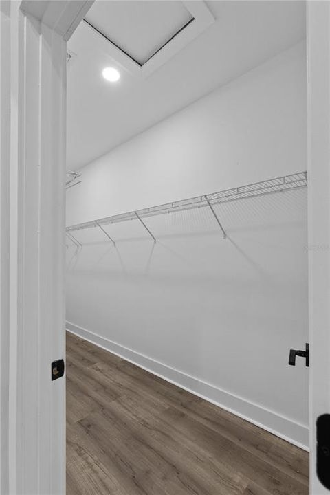 Activo con contrato: $2,500 (3 camas, 2 baños, 1648 Pies cuadrados)