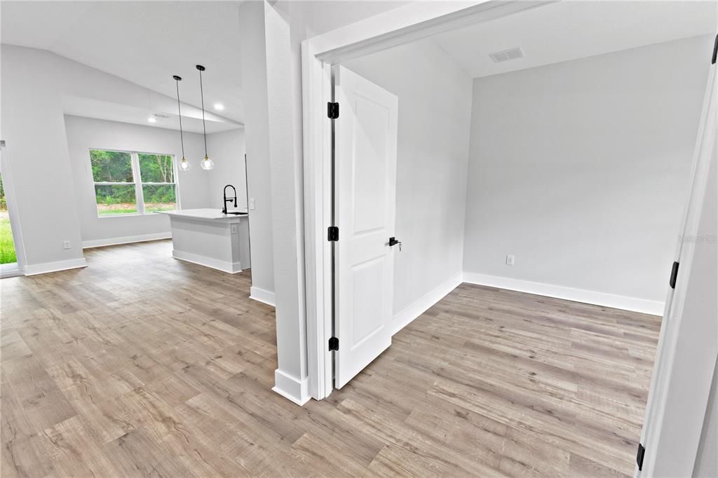 Activo con contrato: $2,500 (3 camas, 2 baños, 1648 Pies cuadrados)