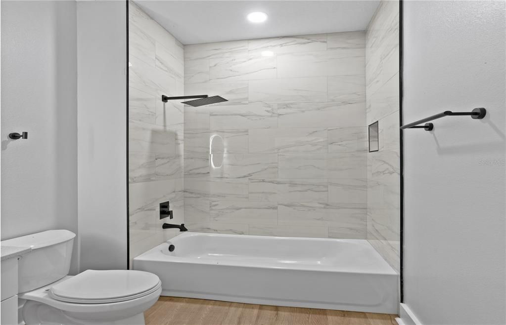 Activo con contrato: $2,500 (3 camas, 2 baños, 1648 Pies cuadrados)