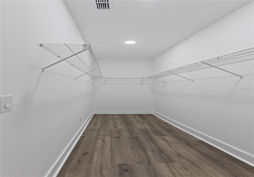 Activo con contrato: $2,500 (3 camas, 2 baños, 1648 Pies cuadrados)