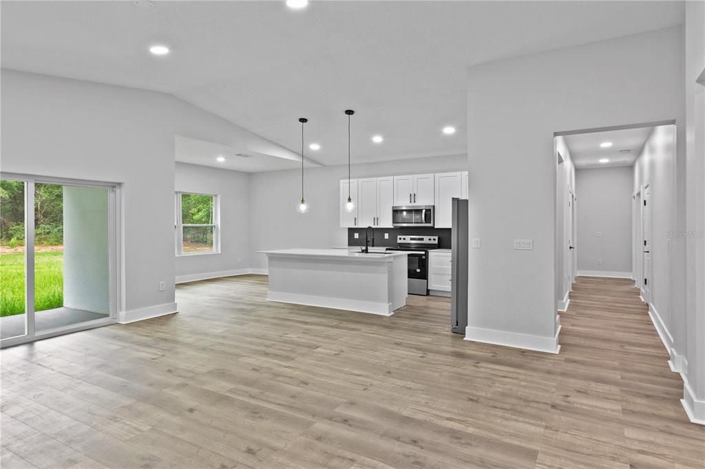 Activo con contrato: $2,500 (3 camas, 2 baños, 1648 Pies cuadrados)