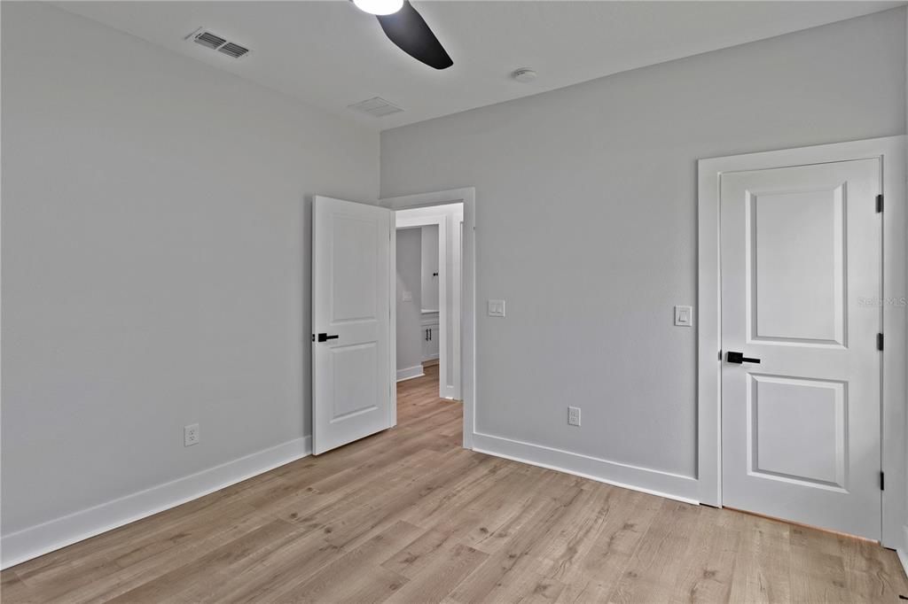 Activo con contrato: $2,500 (3 camas, 2 baños, 1648 Pies cuadrados)