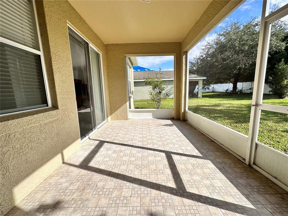 Active With Contract: $2,300 (4 beds, 2 baths, 2407 Square Feet)