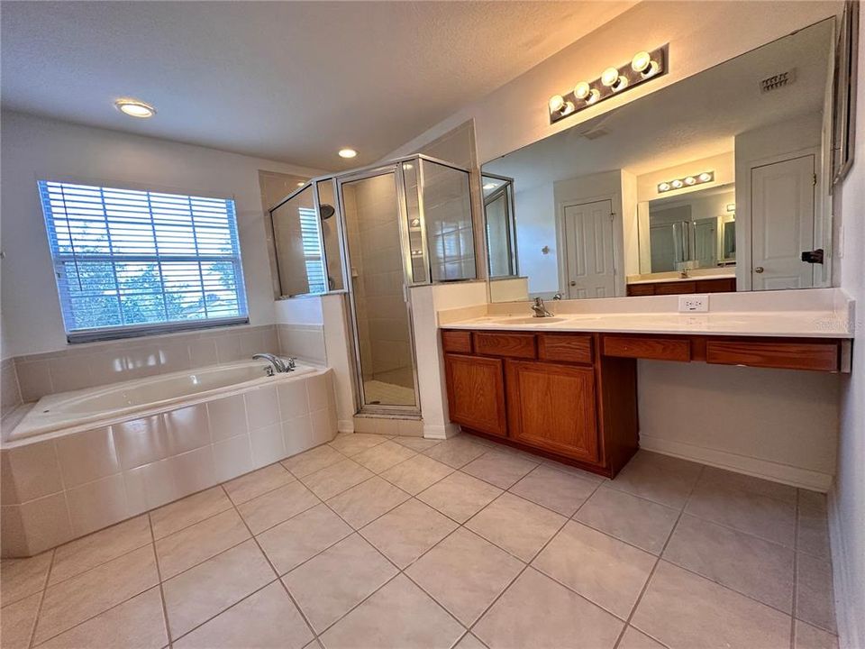 Active With Contract: $2,300 (4 beds, 2 baths, 2407 Square Feet)
