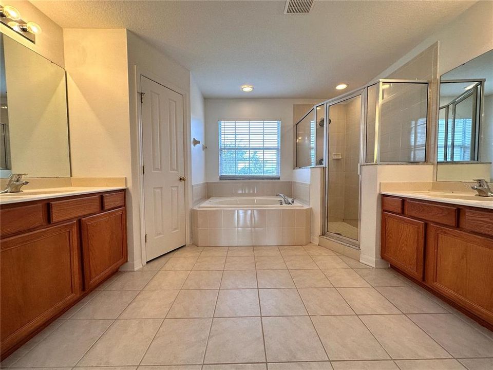 Active With Contract: $2,300 (4 beds, 2 baths, 2407 Square Feet)