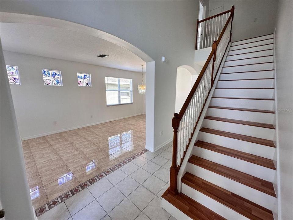 Active With Contract: $2,300 (4 beds, 2 baths, 2407 Square Feet)