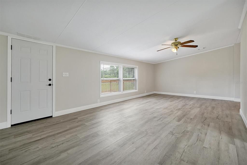 For Sale: $415,000 (4 beds, 2 baths, 1809 Square Feet)