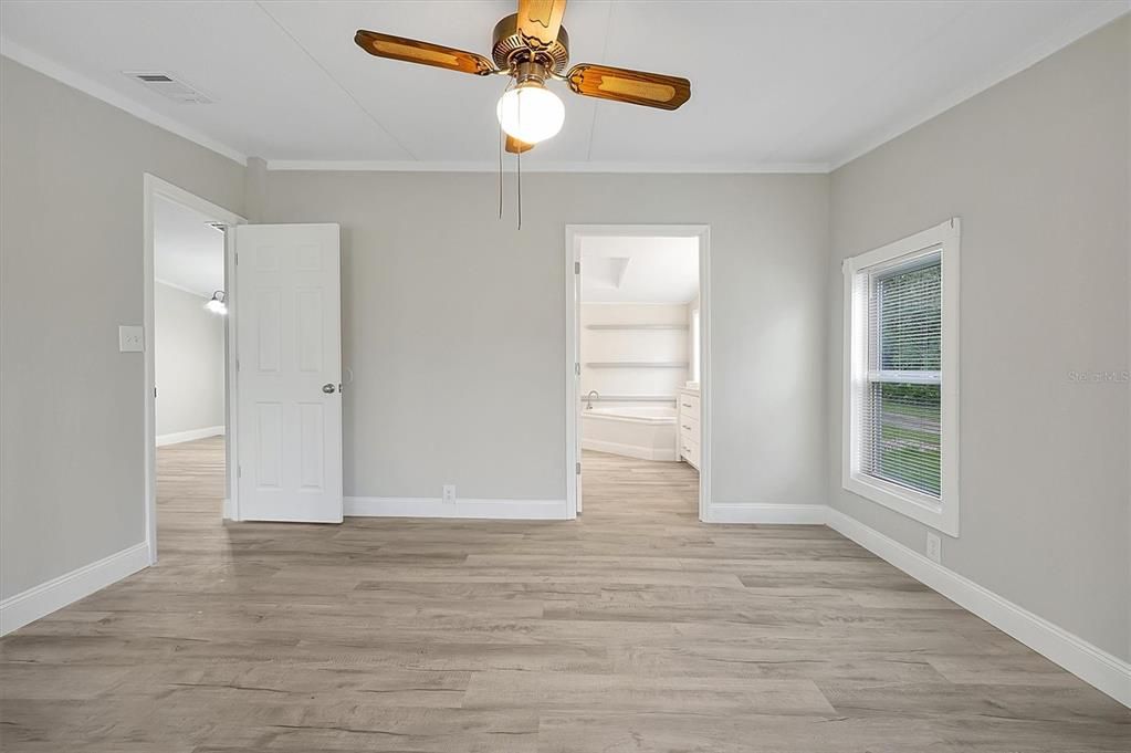 For Sale: $415,000 (4 beds, 2 baths, 1809 Square Feet)