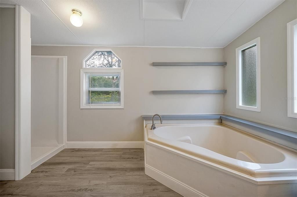 For Sale: $415,000 (4 beds, 2 baths, 1809 Square Feet)