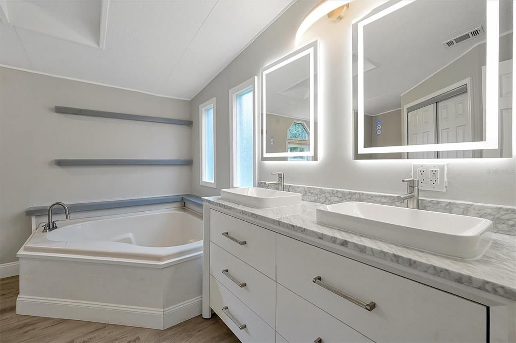 For Sale: $415,000 (4 beds, 2 baths, 1809 Square Feet)