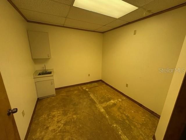 На продажу: $14,560 (0 спален, 0 ванн, 1040 Квадратных фут)