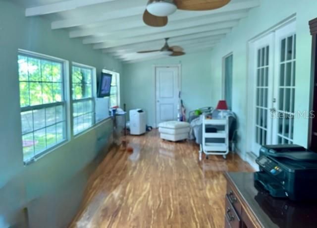 Под контрактом: $299,999 (3 спален, 2 ванн, 1600 Квадратных фут)