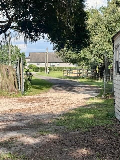 Под контрактом: $299,999 (3 спален, 2 ванн, 1600 Квадратных фут)