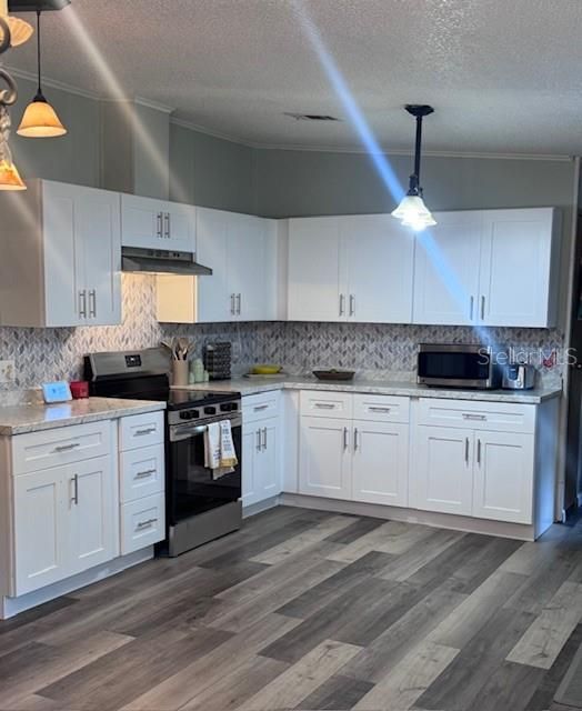 Под контрактом: $299,999 (3 спален, 2 ванн, 1600 Квадратных фут)