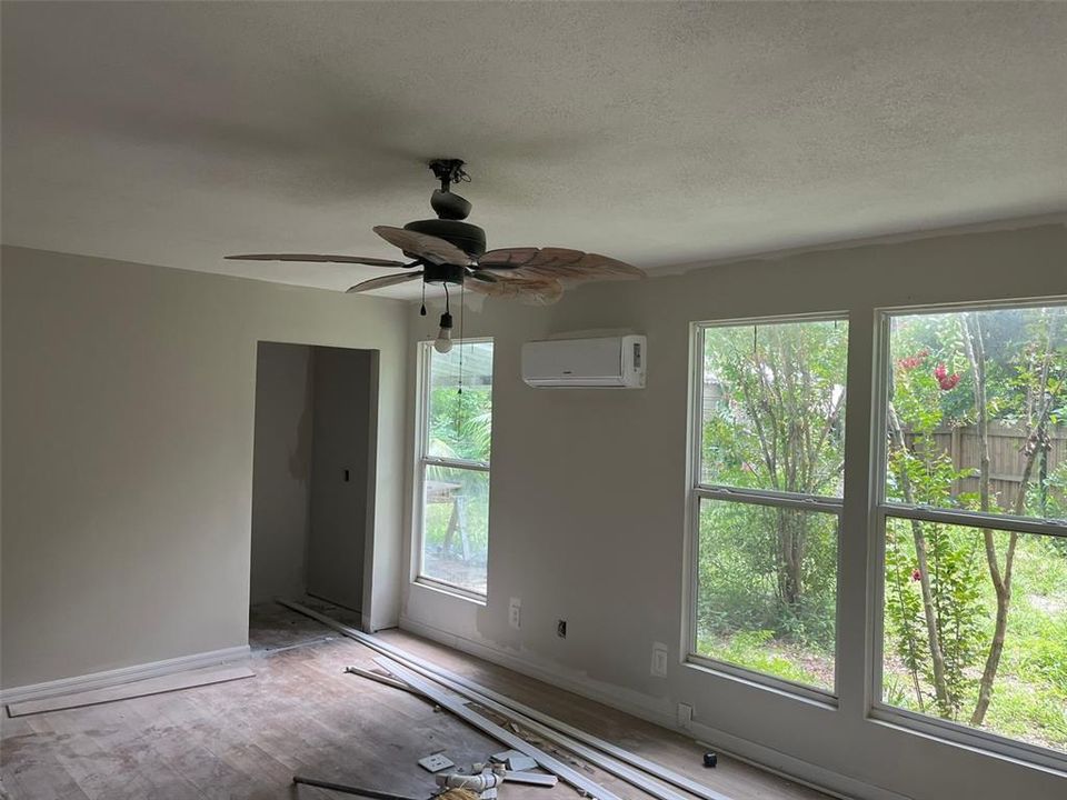 For Sale: $375,000 (6 beds, 0 baths, 2420 Square Feet)