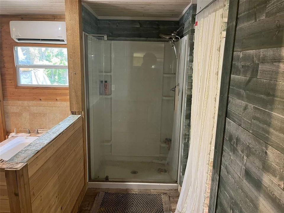 For Sale: $375,000 (6 beds, 0 baths, 2420 Square Feet)