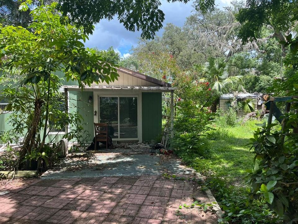 For Sale: $375,000 (6 beds, 0 baths, 2420 Square Feet)