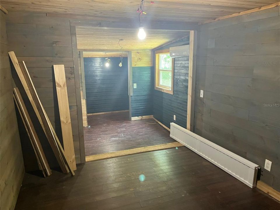 For Sale: $375,000 (6 beds, 0 baths, 2420 Square Feet)