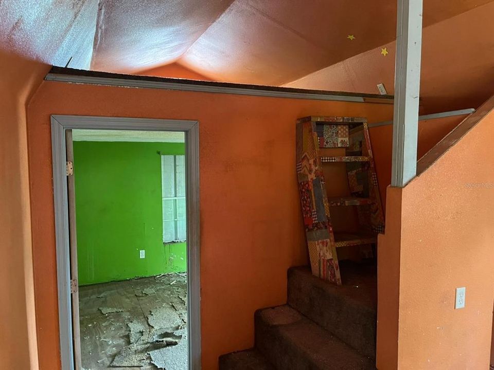 For Sale: $375,000 (6 beds, 0 baths, 2420 Square Feet)