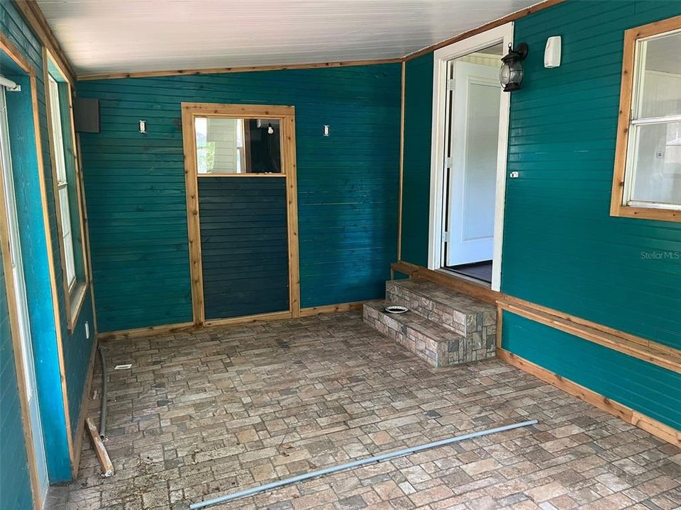 For Sale: $375,000 (6 beds, 0 baths, 2420 Square Feet)