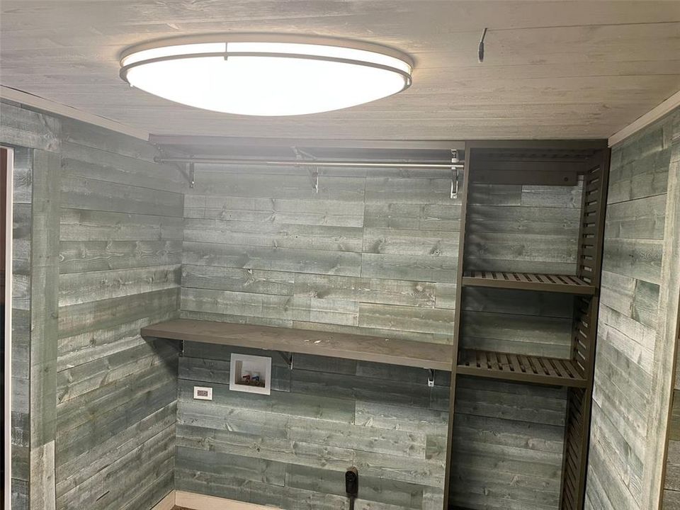 For Sale: $375,000 (6 beds, 0 baths, 2420 Square Feet)