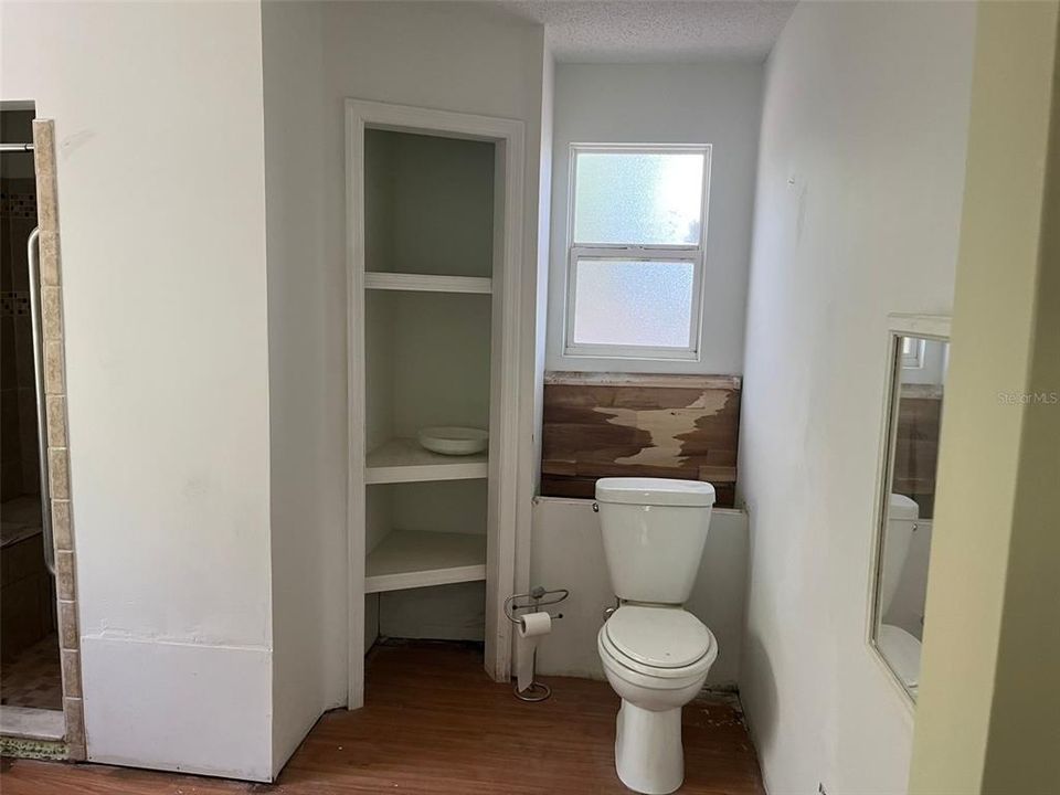 For Sale: $375,000 (6 beds, 0 baths, 2420 Square Feet)