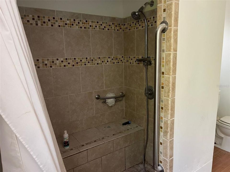 For Sale: $375,000 (6 beds, 0 baths, 2420 Square Feet)