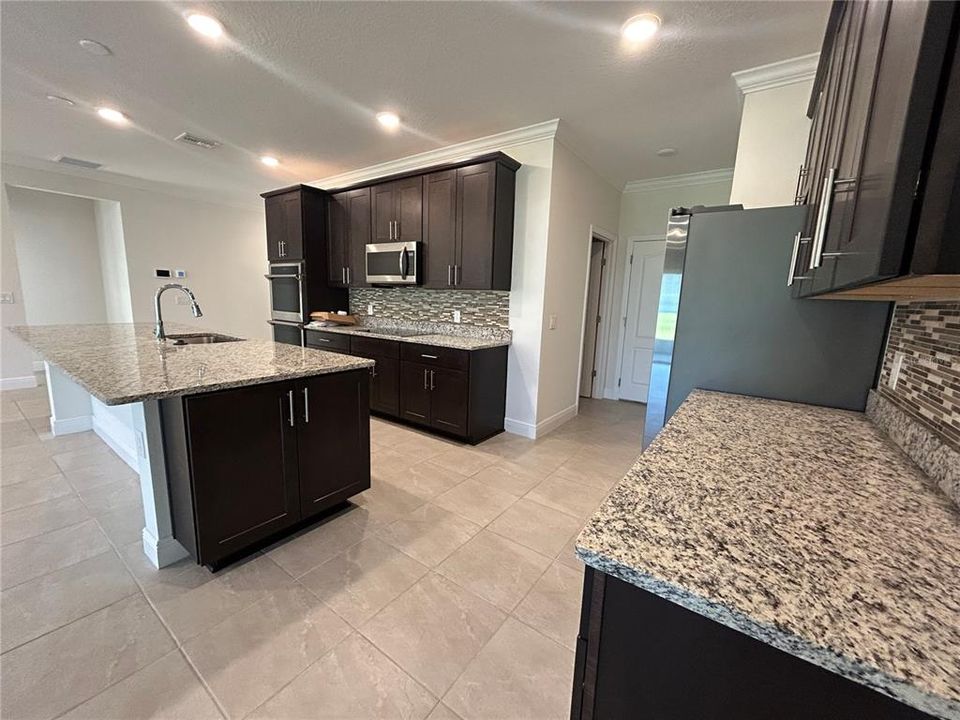 For Rent: $2,350 (3 beds, 2 baths, 2244 Square Feet)