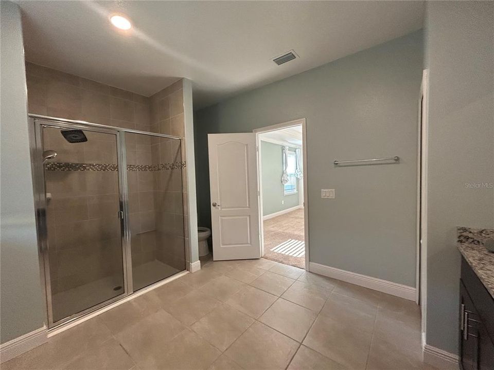 For Rent: $2,350 (3 beds, 2 baths, 2244 Square Feet)
